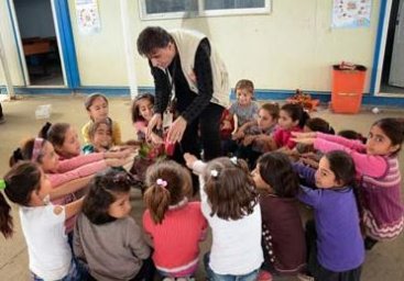 Hygiene promotion session in Domiz camp, Duhok, Iraq. Source: UNICEF (2016)